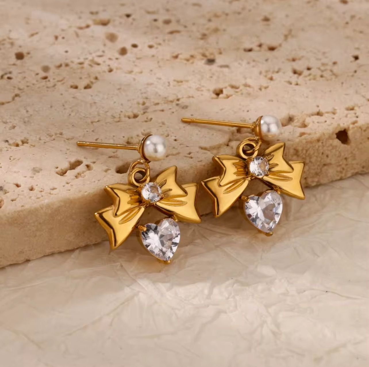 18K gold plated bow earing with white zircon heart
